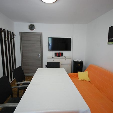 Apartments Jakobi By El-Pi Tours Njivice Exterior foto