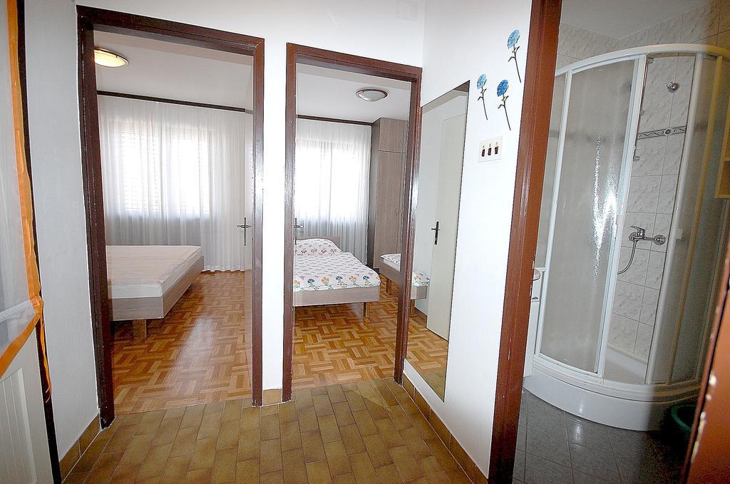 Apartments Jakobi By El-Pi Tours Njivice Quarto foto