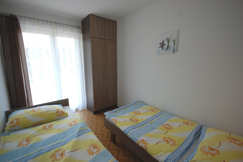 Apartments Jakobi By El-Pi Tours Njivice Exterior foto