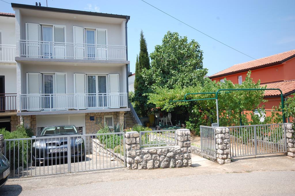 Apartments Jakobi By El-Pi Tours Njivice Exterior foto